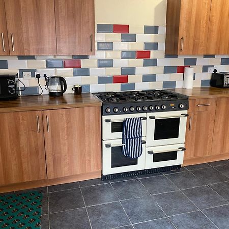 Berks Luxury Serviced Apartments,5 Bedrooms, 5 Double Beds, 2 Bathrooms, Free Super Fast Wifi & Parking Earley 外观 照片