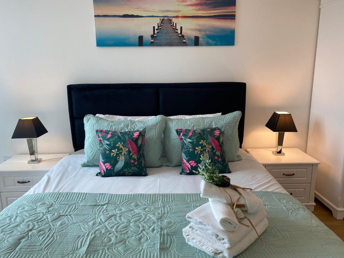 Berks Luxury Serviced Apartments,5 Bedrooms, 5 Double Beds, 2 Bathrooms, Free Super Fast Wifi & Parking Earley 外观 照片