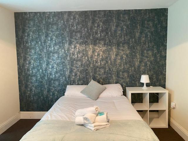 Berks Luxury Serviced Apartments,5 Bedrooms, 5 Double Beds, 2 Bathrooms, Free Super Fast Wifi & Parking Earley 外观 照片