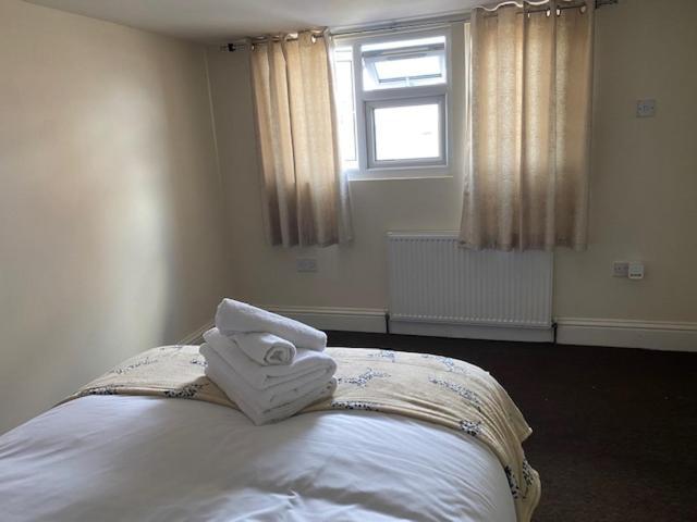 Berks Luxury Serviced Apartments,5 Bedrooms, 5 Double Beds, 2 Bathrooms, Free Super Fast Wifi & Parking Earley 外观 照片