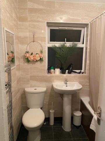 Berks Luxury Serviced Apartments,5 Bedrooms, 5 Double Beds, 2 Bathrooms, Free Super Fast Wifi & Parking Earley 外观 照片