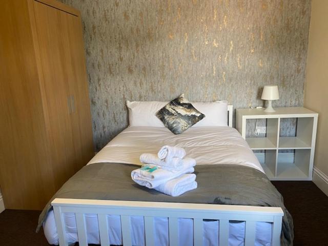 Berks Luxury Serviced Apartments,5 Bedrooms, 5 Double Beds, 2 Bathrooms, Free Super Fast Wifi & Parking Earley 外观 照片