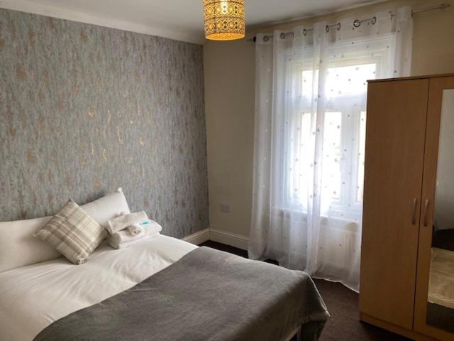 Berks Luxury Serviced Apartments,5 Bedrooms, 5 Double Beds, 2 Bathrooms, Free Super Fast Wifi & Parking Earley 外观 照片