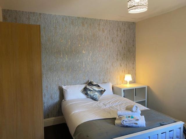 Berks Luxury Serviced Apartments,5 Bedrooms, 5 Double Beds, 2 Bathrooms, Free Super Fast Wifi & Parking Earley 外观 照片