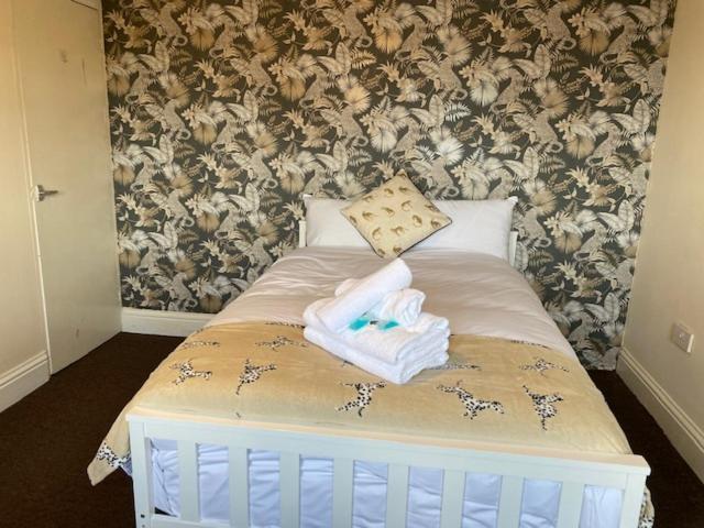 Berks Luxury Serviced Apartments,5 Bedrooms, 5 Double Beds, 2 Bathrooms, Free Super Fast Wifi & Parking Earley 外观 照片