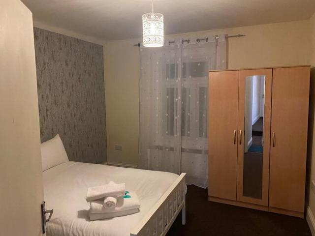 Berks Luxury Serviced Apartments,5 Bedrooms, 5 Double Beds, 2 Bathrooms, Free Super Fast Wifi & Parking Earley 外观 照片