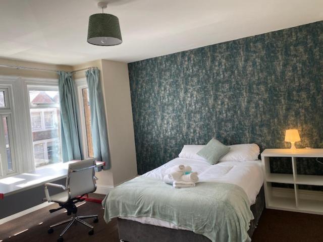 Berks Luxury Serviced Apartments,5 Bedrooms, 5 Double Beds, 2 Bathrooms, Free Super Fast Wifi & Parking Earley 外观 照片